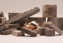 迷路をナビゲートする昆虫サイズロボット