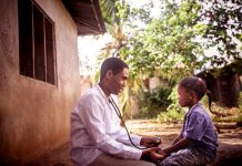 南アフリカ農村部でのREASSURED診断 – HIV迅速検査読み取りAIアプリ