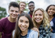 大規模言語モデルを活用して心臓血管の健康研究におけるデジタル格差を埋める